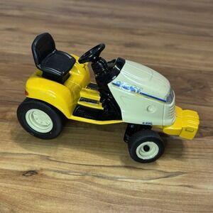 Cub Cadet‎ Diecast Farm Tractor Series 3000 Lawn Garden Toy Mower